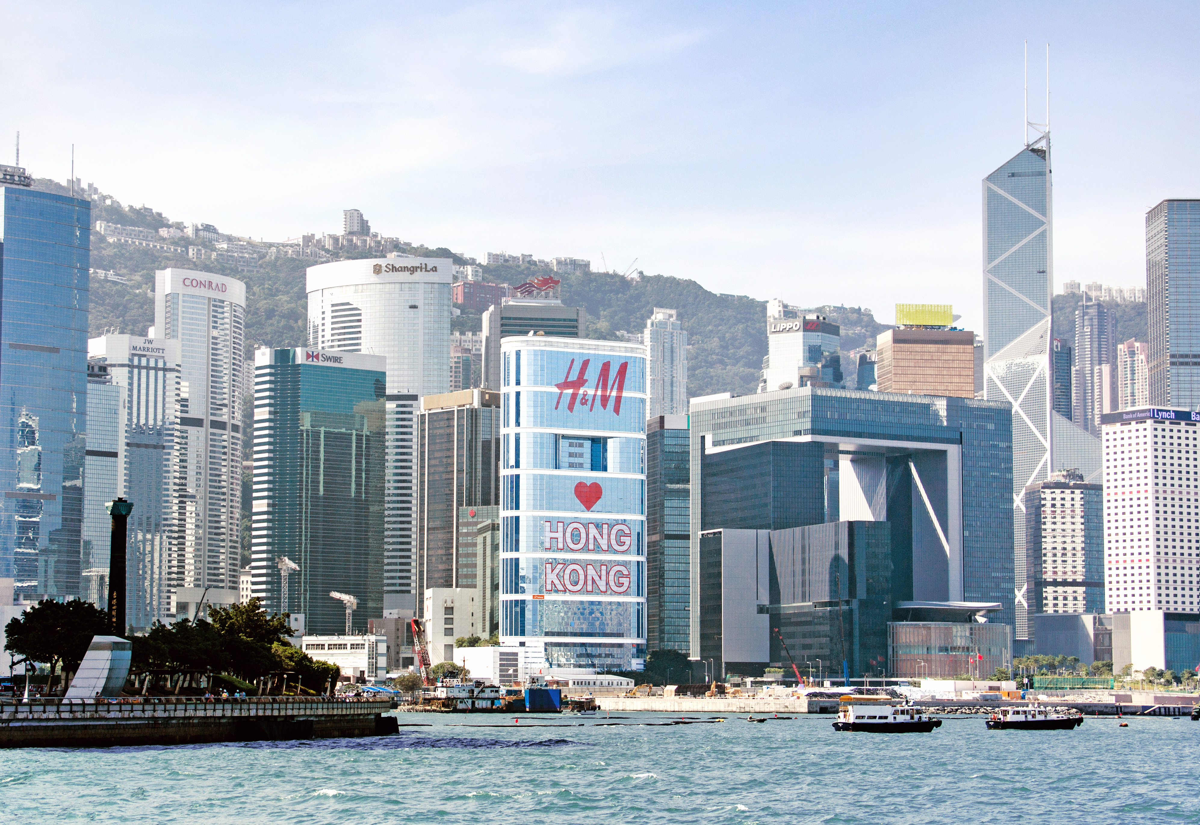 H M Lights Up Amid Gloom Marketing Interactive H M Lights Up Amid Gloom Marketing Interactive