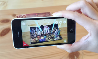 Un video AR de lo que el horizonte de Hong Kong parece hoy durante la Sinfonía de las Luces.