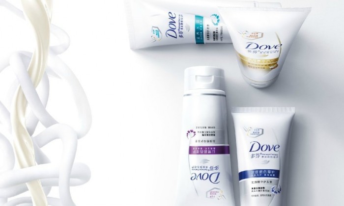 LOOK Dove mocks Trump’s “alternative facts” with print ad